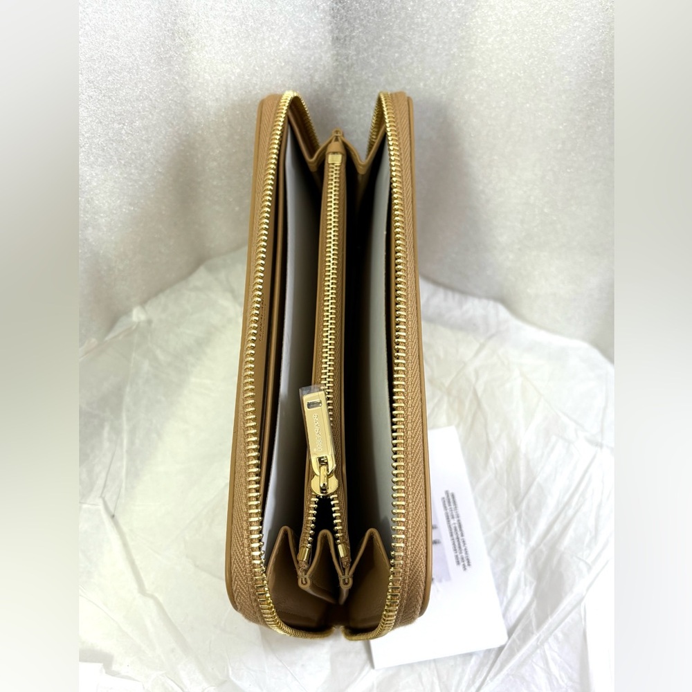 Salvatore Ferragamo Gancini Leather Zipper Continental Wallet. Light Camel. - Picture 12 of 13